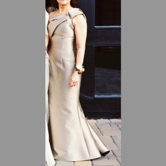 Frascara 3811 formal mother-of-the-bride/evening gown, size 6, worn once - Picture 3 of 7